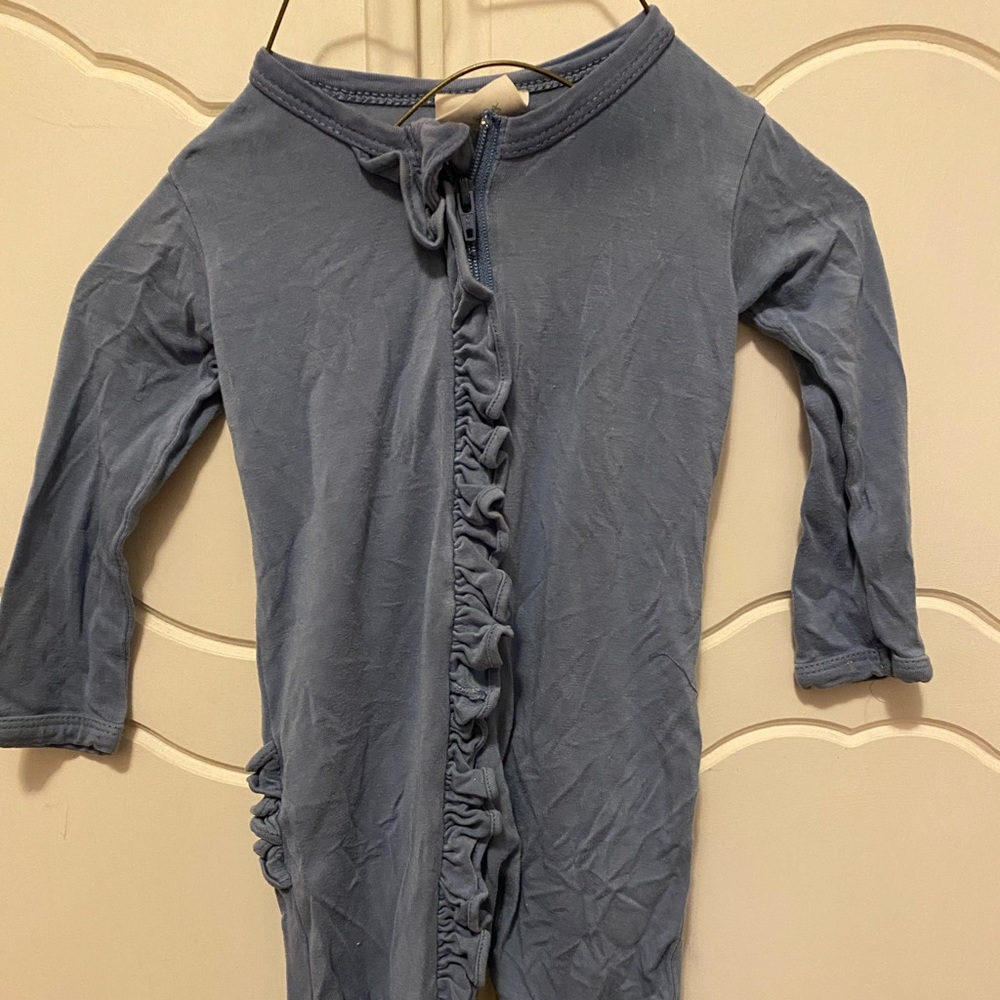 ruffle zipper footie, 3-6 months. Please note price reflects small hole